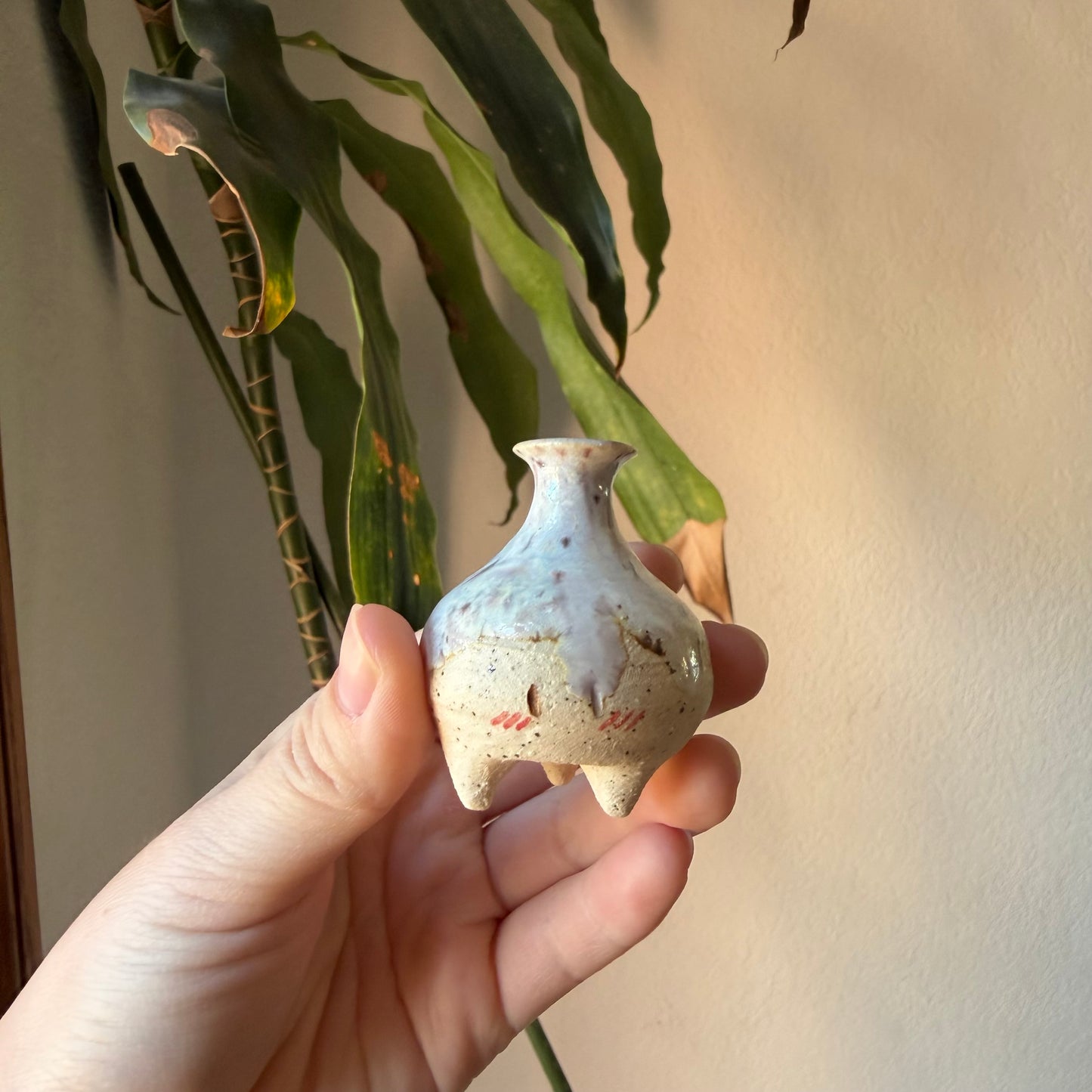 Pearlescent Mini Creature (B-grade)